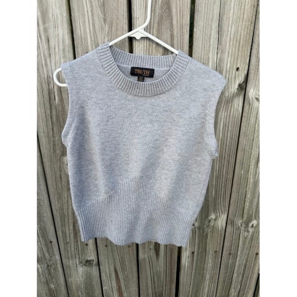 Preppy Dark Academia Truth by Republic Sweater Vest Medium Gray Ribbed Knit